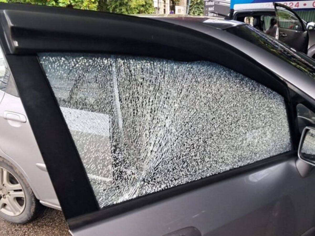 Chiang Mai man smashes up cars, mental health concerns raised | News by Thaiger