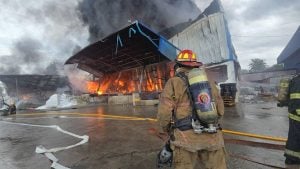 Fire broke out at plastic factory in Chon Buri, no injuries reported | Thaiger