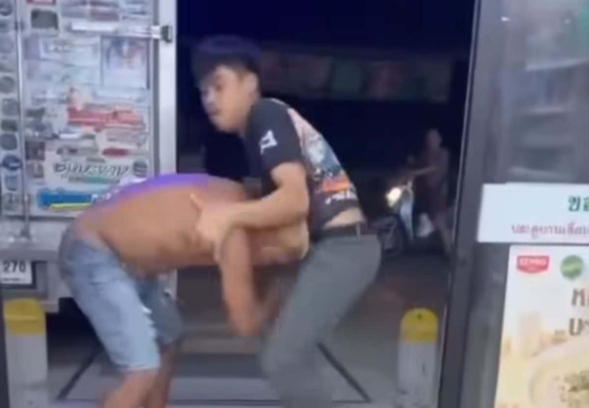 Former boxing champion Amnat Ruenroeng in convenience store brawl (video) | News by Thaiger