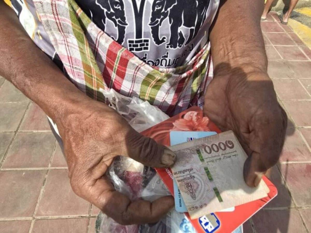Thai-Cambodian border conflict victims receive financial aid | News by Thaiger