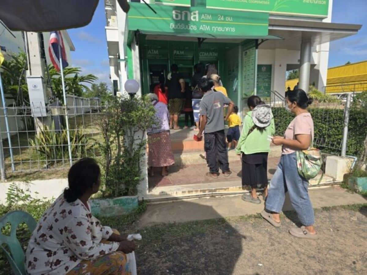 Thai-Cambodian border conflict victims receive financial aid | Thaiger