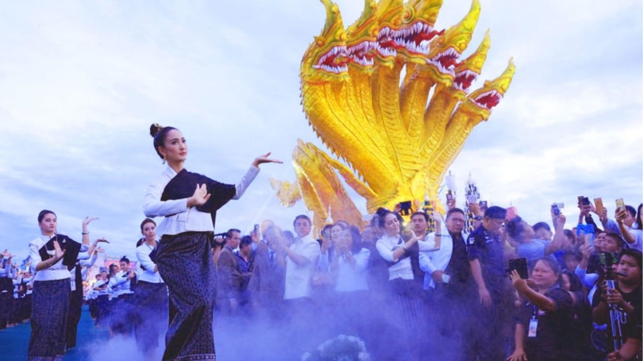 Traditional Thai dance at the festival