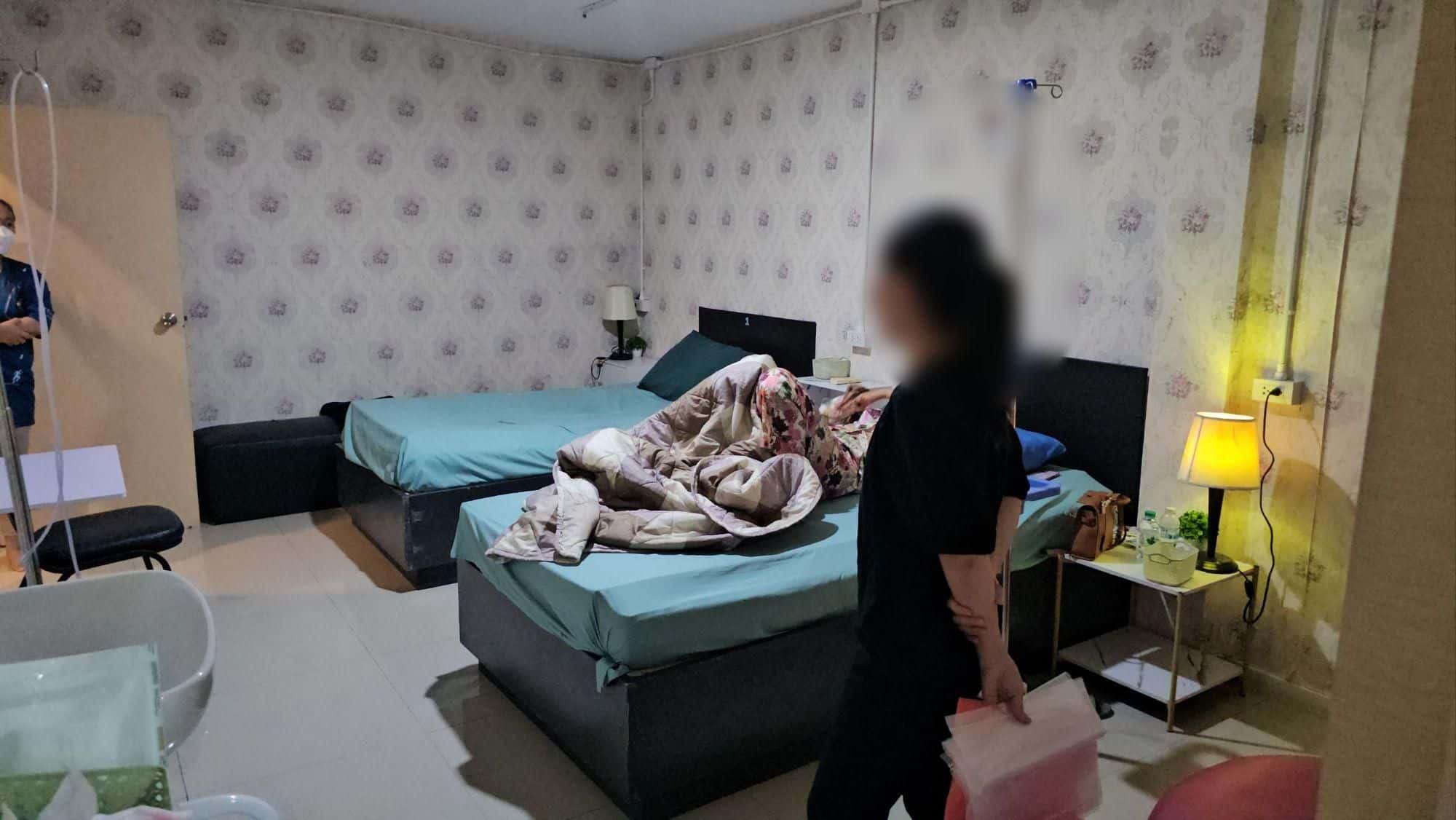 Falscher Arzt bei Razzia in einer Klinik in Pattaya nach wiederholten Straftaten festgenommen | Nachrichten von Thaiger