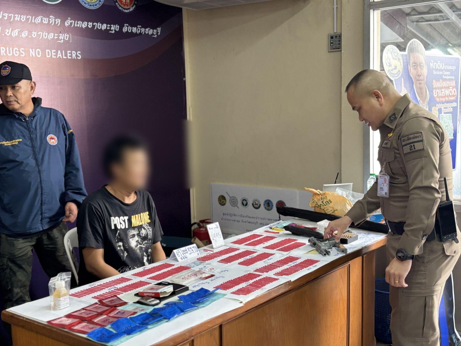 Pattaya drug dealer caught with gun, meth in hotel sting | News by Thaiger