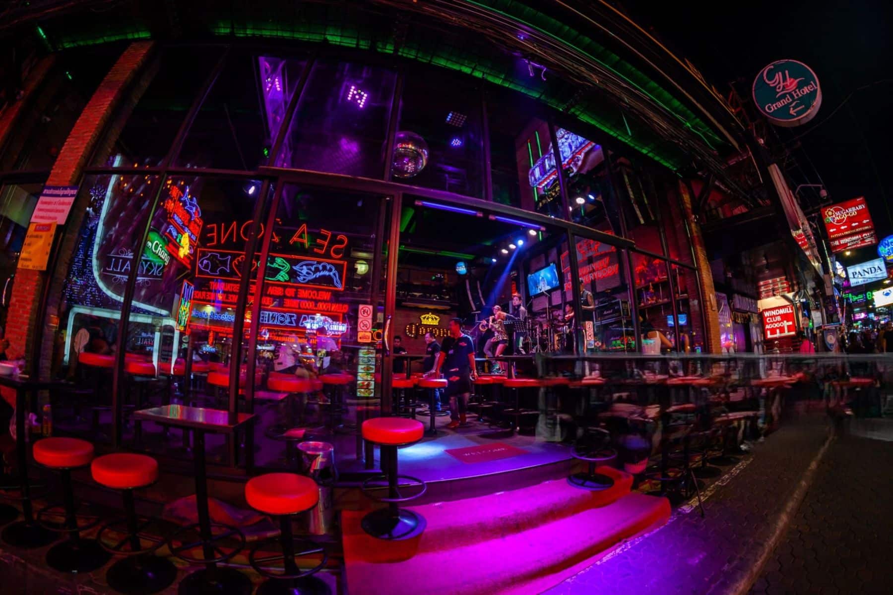 PM Anutin pushes 4am pub hours and nationwide booze revamp | News by Thaiger