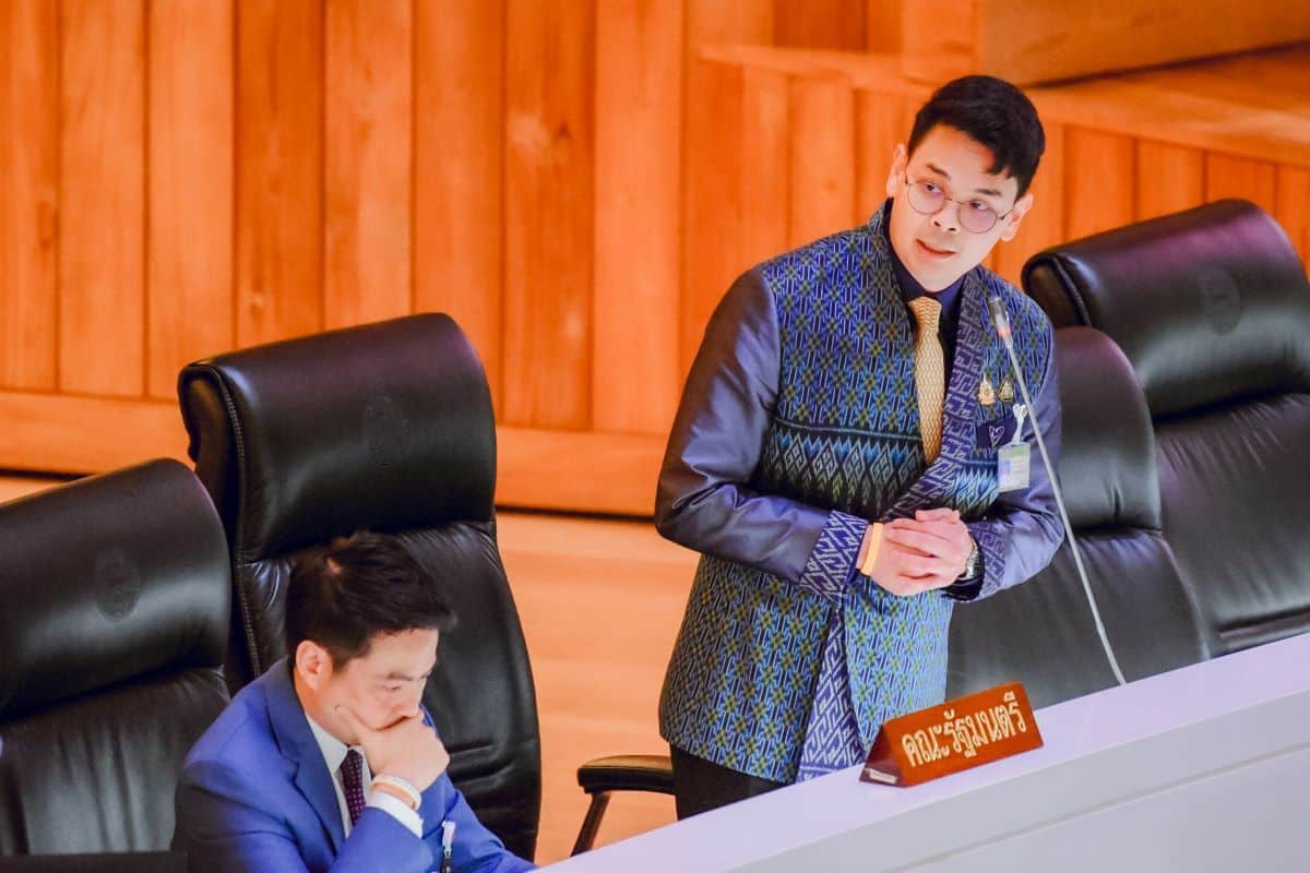Minister to face inquiry over 40 million baht bribery claims | Thaiger