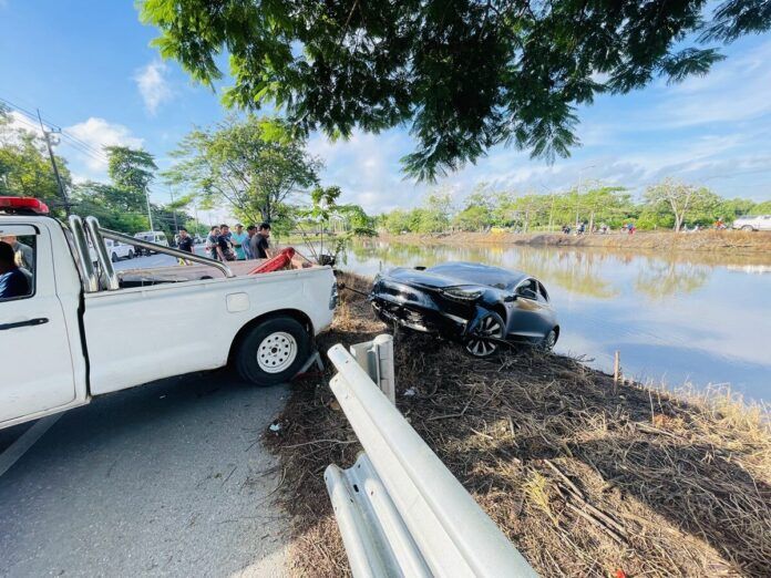 Driver dies as Tesla plunges into canal in Pathum Thani | News by Thaiger