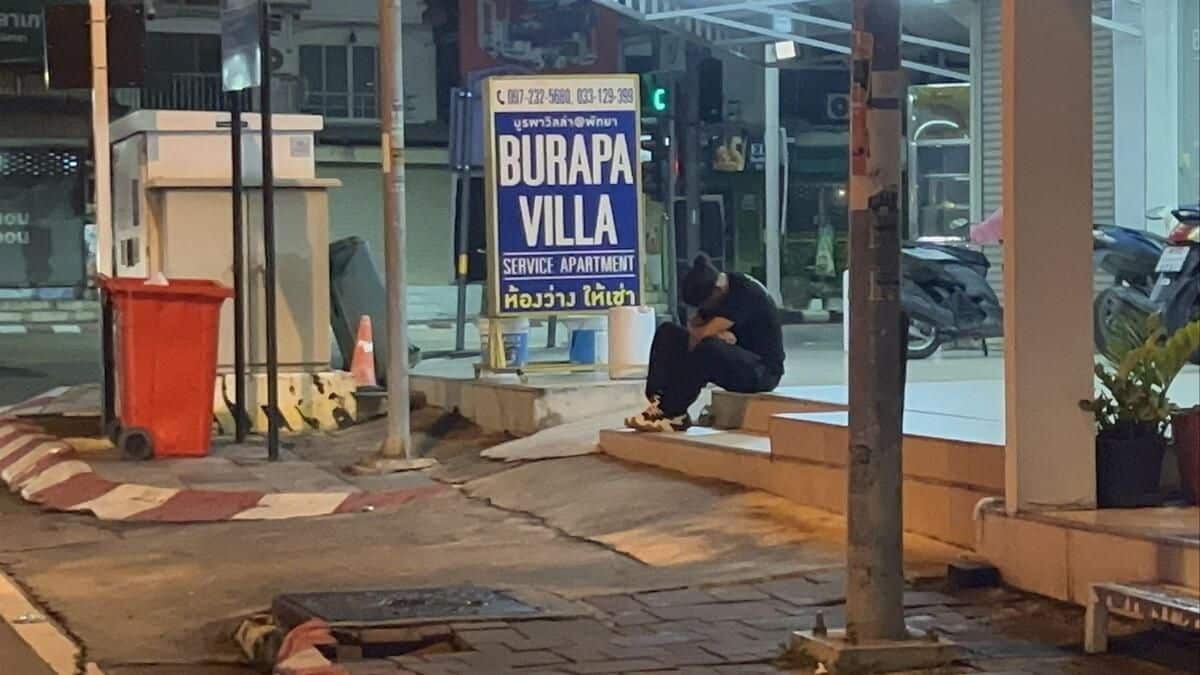 Drunk driver arrested after sleeping at Pattaya intersection | News by Thaiger