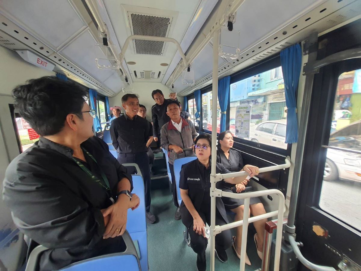 Major traffic jams hit Samsen Road as schools reopen in Bangkok | News by Thaiger