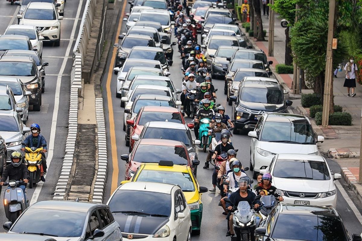 Major traffic jams hit Samsen Road as schools reopen in Bangkok | Thaiger