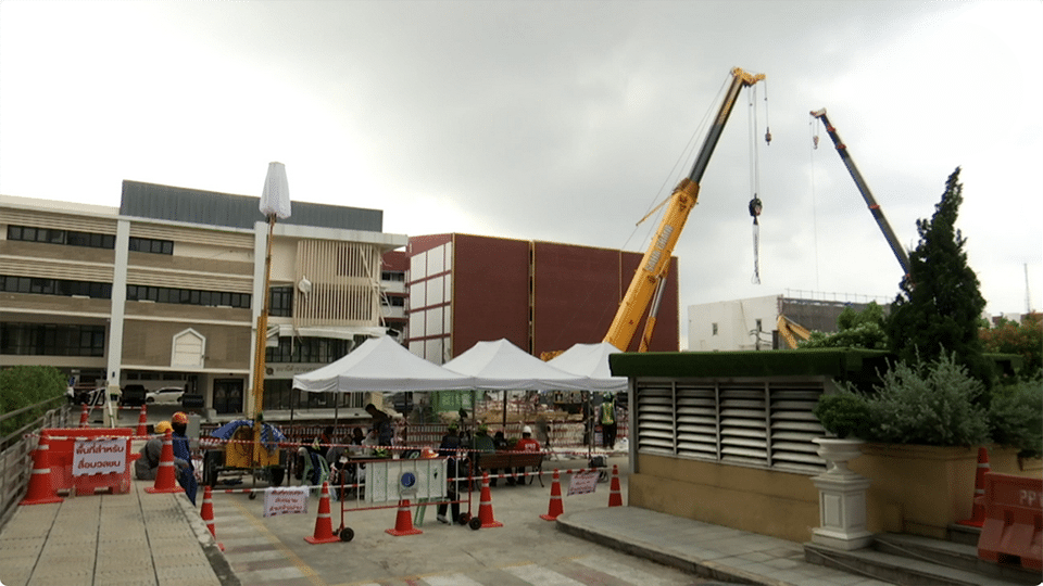 Samsen Police Station to be demolished after road collapse | News by Thaiger