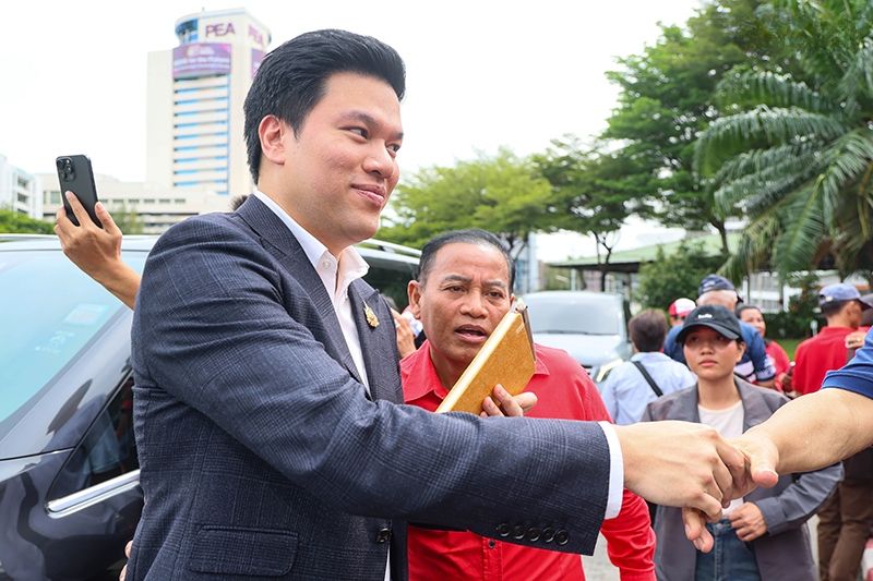 Thaksin stays upbeat in jail as political heat builds outside | News by Thaiger