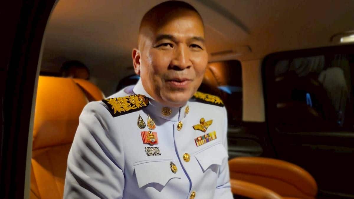 Thaksin's royal pardon petition doesn't need Cabinet approval | News by Thaiger