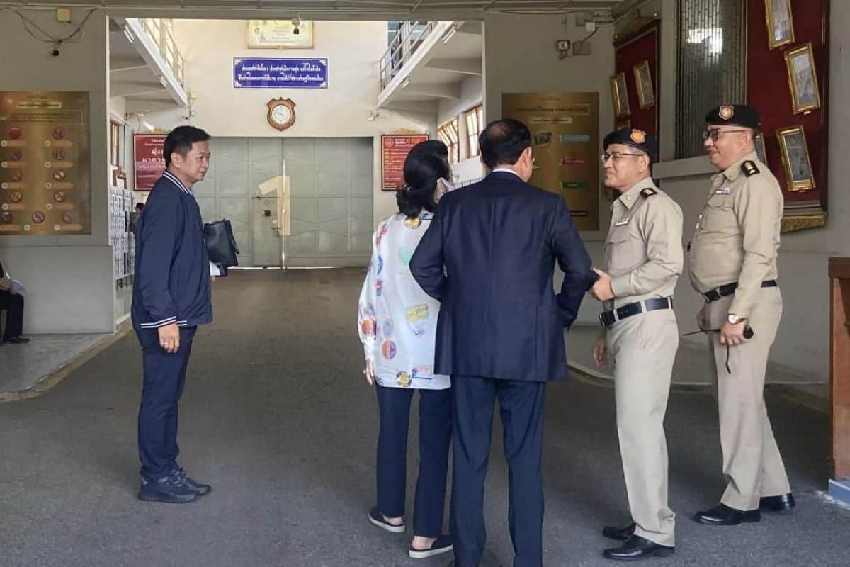 Thaksin gets visit from sister and ex-PM Somchai at Klong Prem Prison | Thaiger