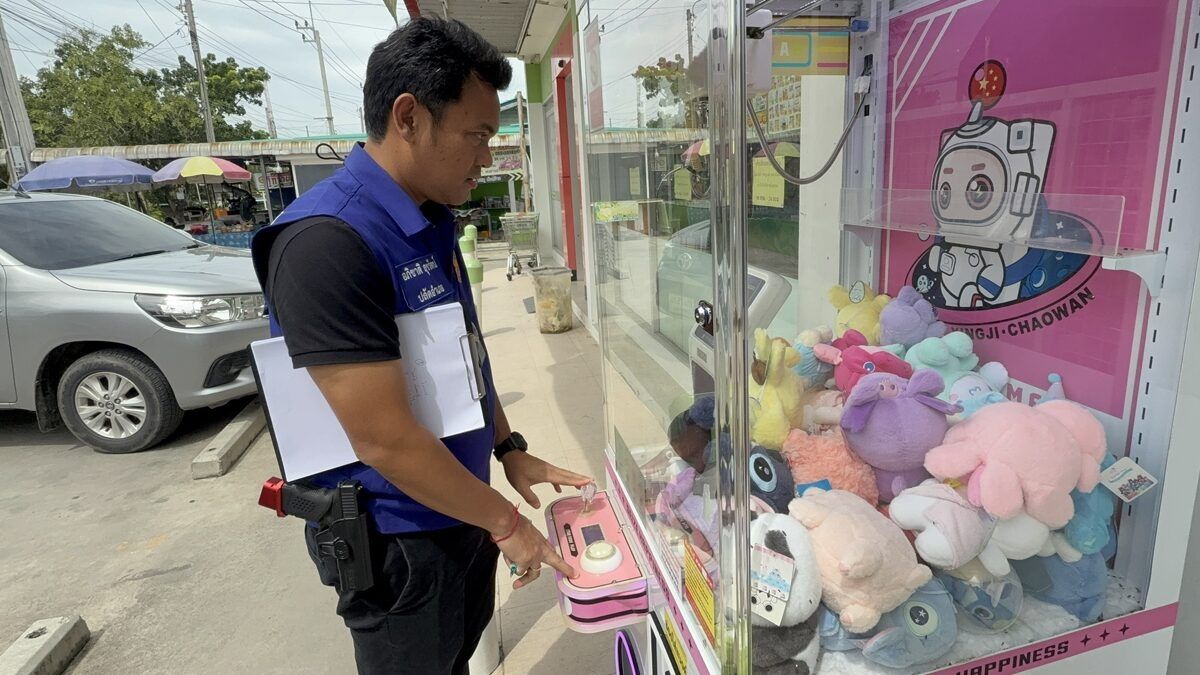 Claw machine crackdown hits Bang Yai arcade operators | News by Thaiger
