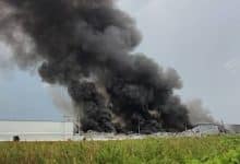 Warehouse fire in Pathum Thani destroys six buildings, 50m damage | Thaiger
