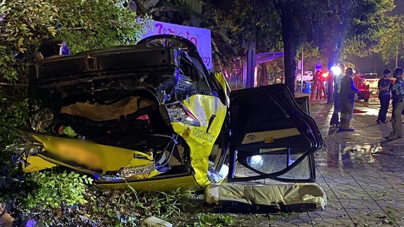 Blackout behind the wheel kills Bangkok taxi driver in crash | News by Thaiger