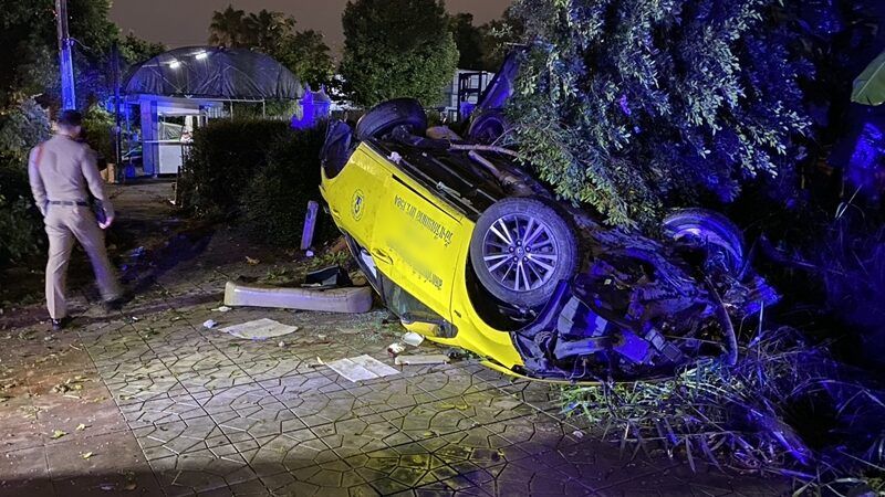Blackout behind the wheel kills Bangkok taxi driver in crash | News by Thaiger