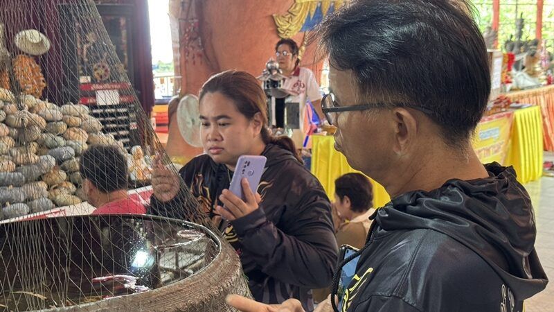 Ayutthaya businesswoman offers red drinks for lottery luck | News by Thaiger
