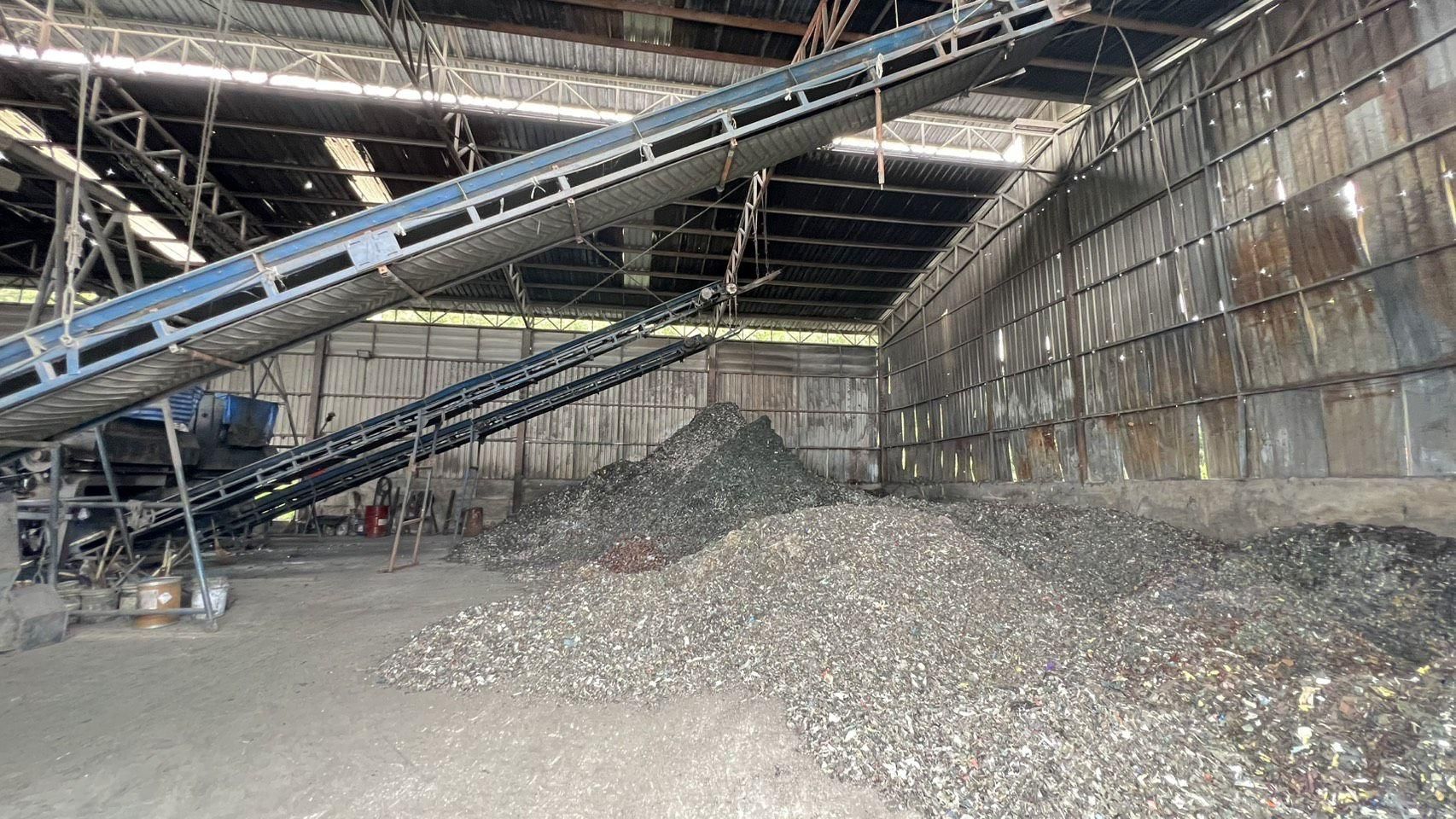 Officials raid Chon Buri plant over foul stench complaints | News by Thaiger