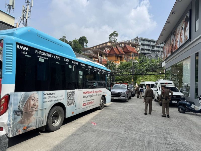 Phuket bus loses power, slams into car and shop on steep hill | News by Thaiger
