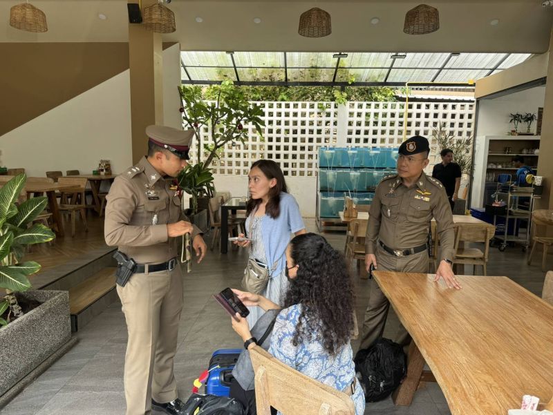 Phuket bus loses power, slams into car and shop on steep hill | News by Thaiger