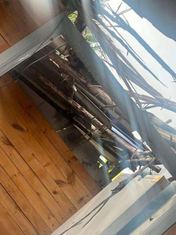 Lightning strike blasts Chon Buri restaurant during storm | News by Thaiger