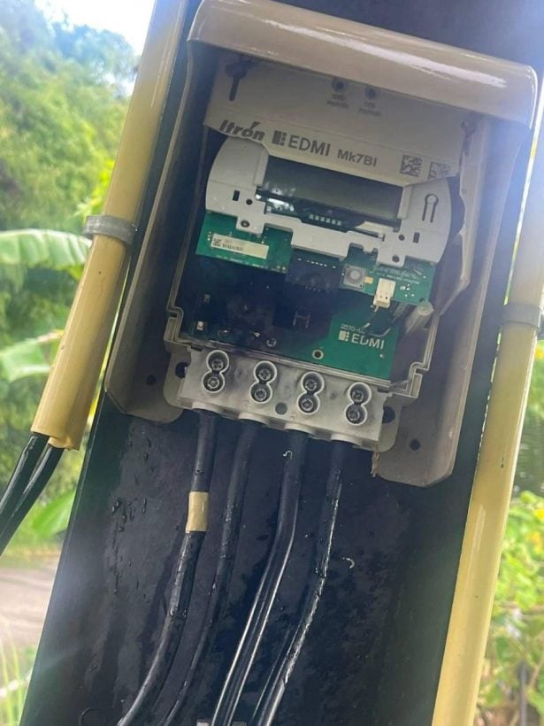 Lightning strike blasts Chon Buri restaurant during storm | News by Thaiger