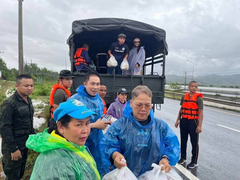 Phuket joins rescue push as floods devastate southern Thailand | News by Thaiger