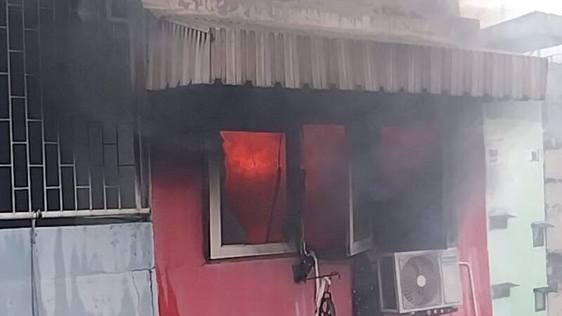 Bangkok fire in commercial building injures familly of 4 | News by Thaiger