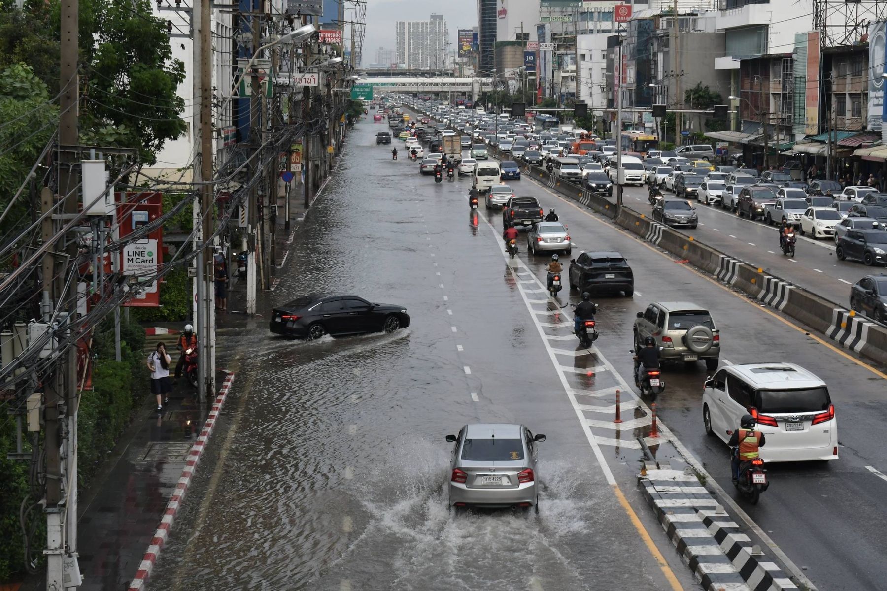 Typhoon lashes coast as Thailand braces for flooding risk | News by Thaiger