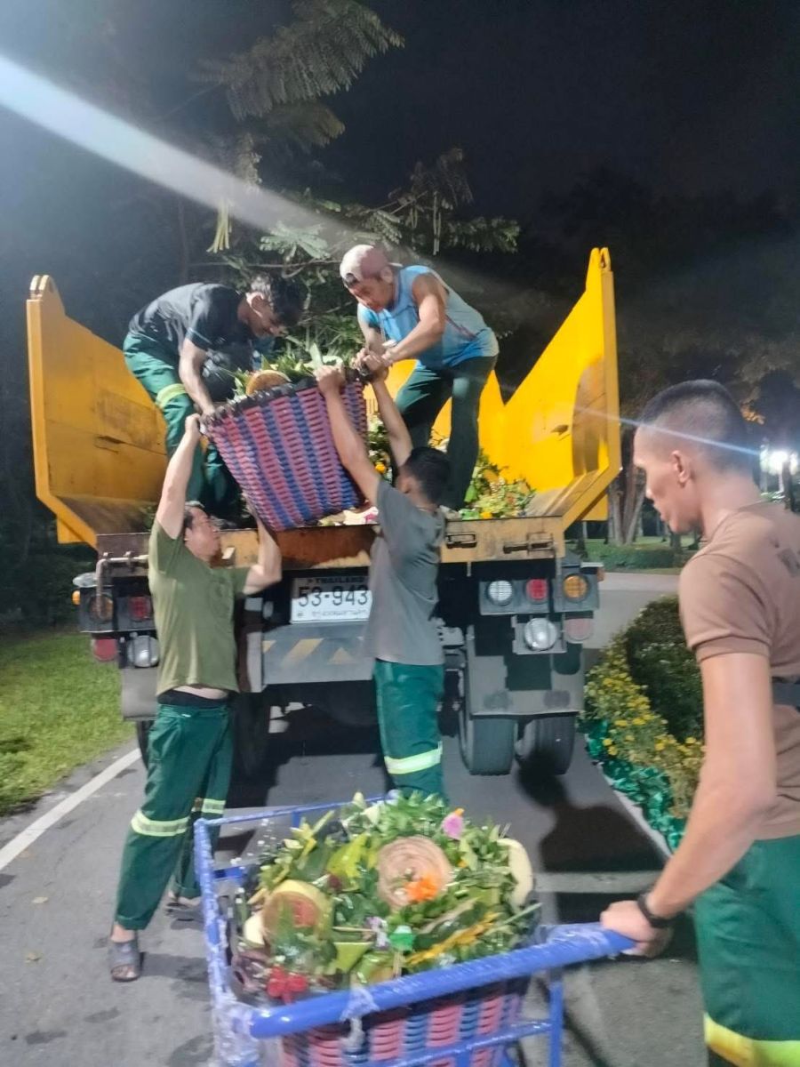 Bangkok hauls in 390k krathongs after quieter festival night | News by Thaiger