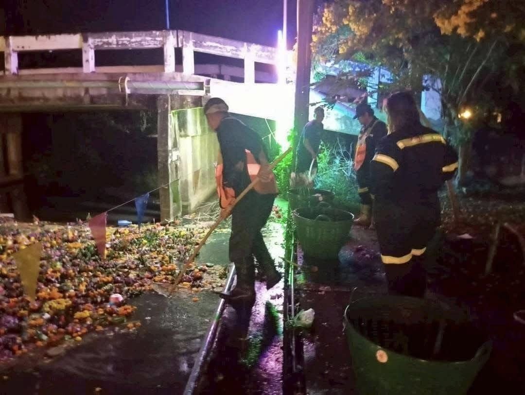 Bangkok hauls in 390k krathongs after quieter festival night | News by Thaiger