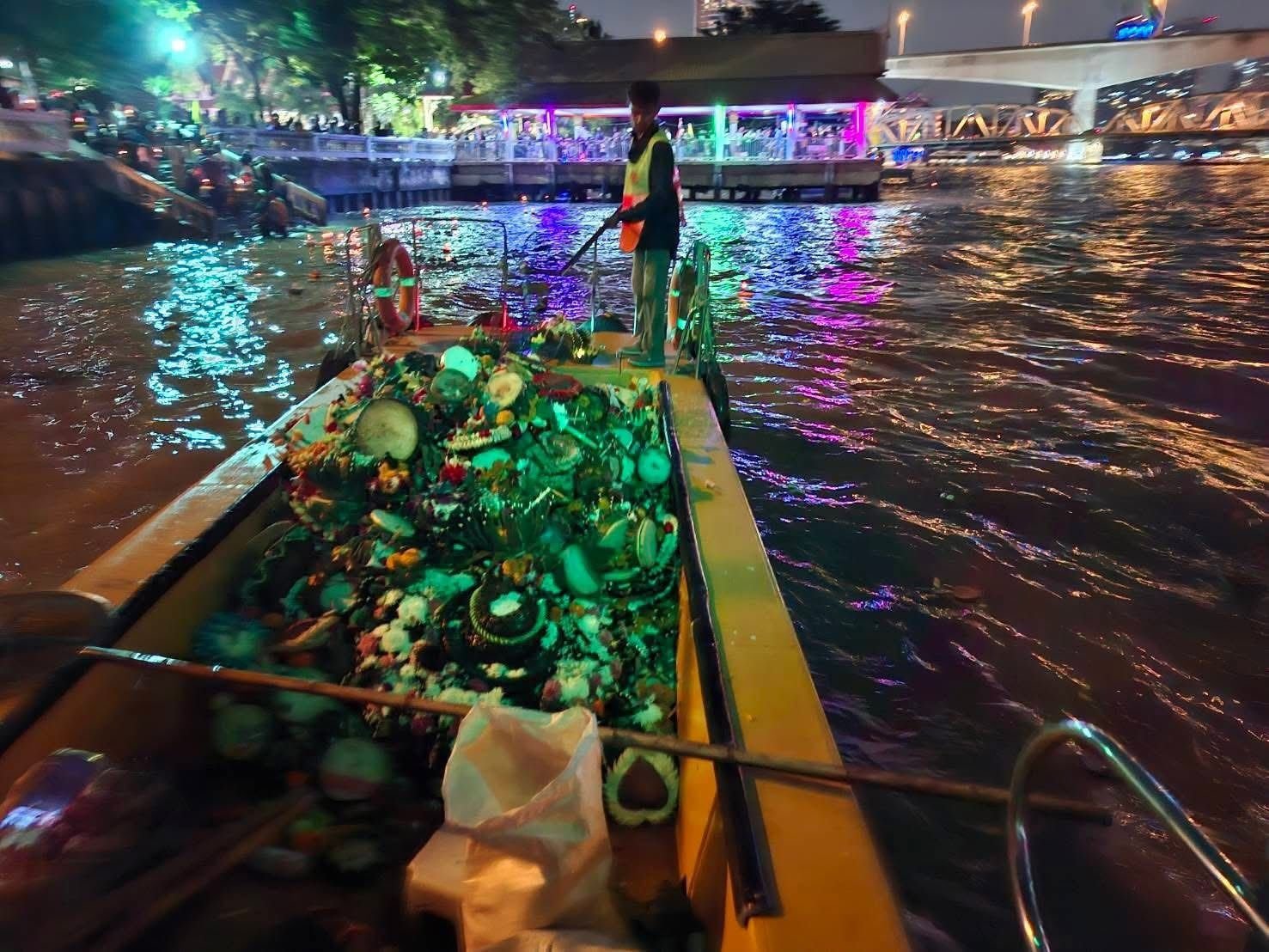 Bangkok hauls in 390k krathongs after quieter festival night | News by Thaiger