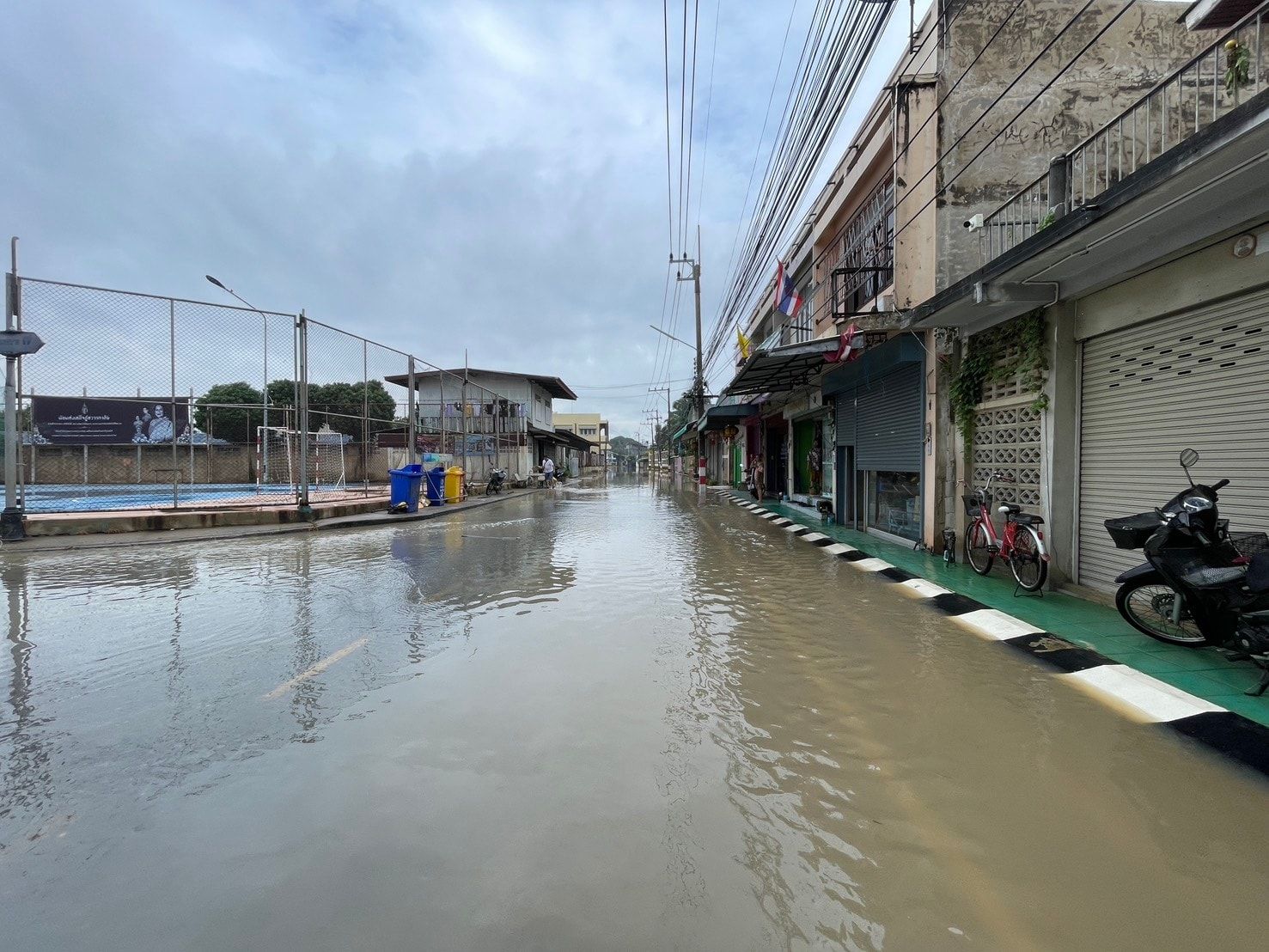 Ang Thong reels as worst flood in decades hits homes and hospital (video) | News by Thaiger
