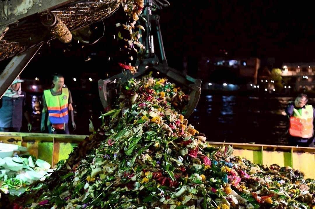 Bangkok hauls in 390k krathongs after quieter festival night | News by Thaiger