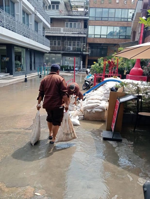 Bangkok braces for floods after sudden dam discharge | News by Thaiger