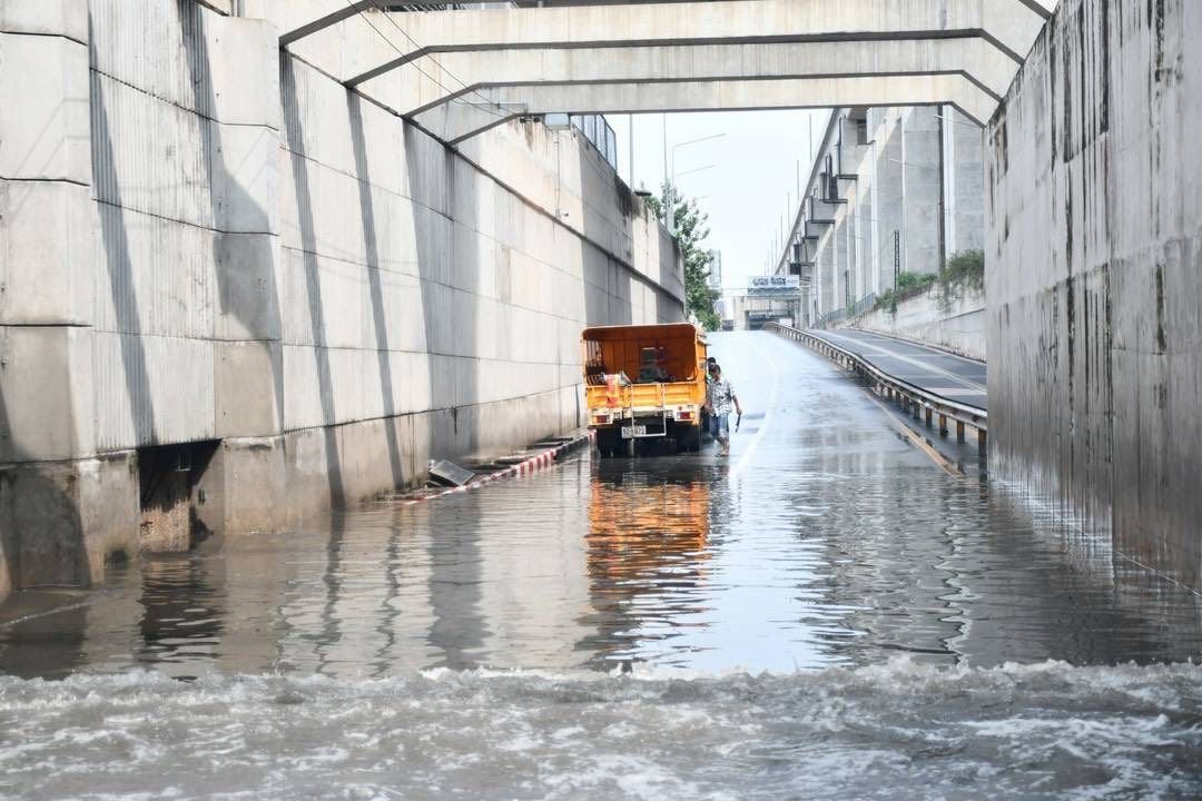 Bangkok underpass shut after flooding chaos and cable theft | News by Thaiger