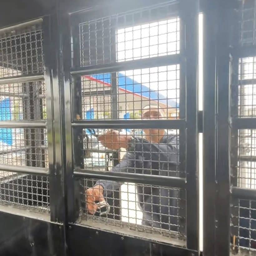 Hitchhiking tourist gets surprise lift from Thai immigration officers (video) | News by Thaiger