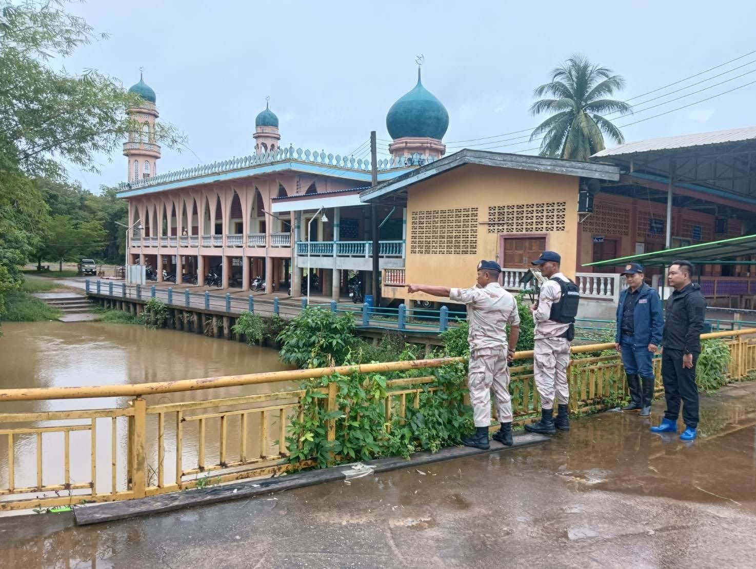 Songkhla underwater as floods swamp 18,000 homes | News by Thaiger