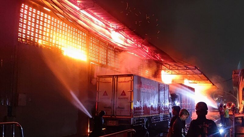 Bangkok warehouse erupts in fireball and explosions overnight | News by Thaiger