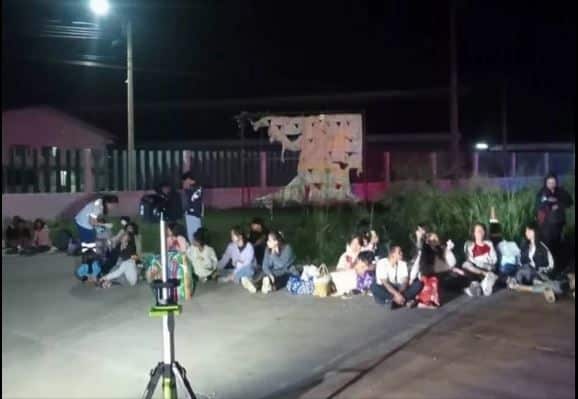 Tour bus slams truck in Khon Kaen, 2 dead and 30 injured | News by Thaiger