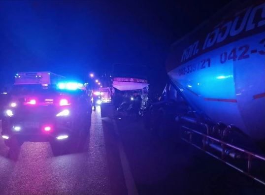 Tour bus slams truck in Khon Kaen, 2 dead and 30 injured | News by Thaiger