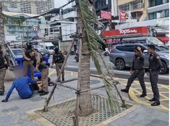 Knife-wielding tourist arrested after Pattaya Beach scare | News by Thaiger