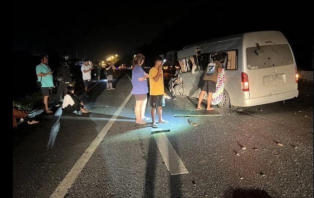 Bangkok-bound van slams into truck, 7 injured | News by Thaiger
