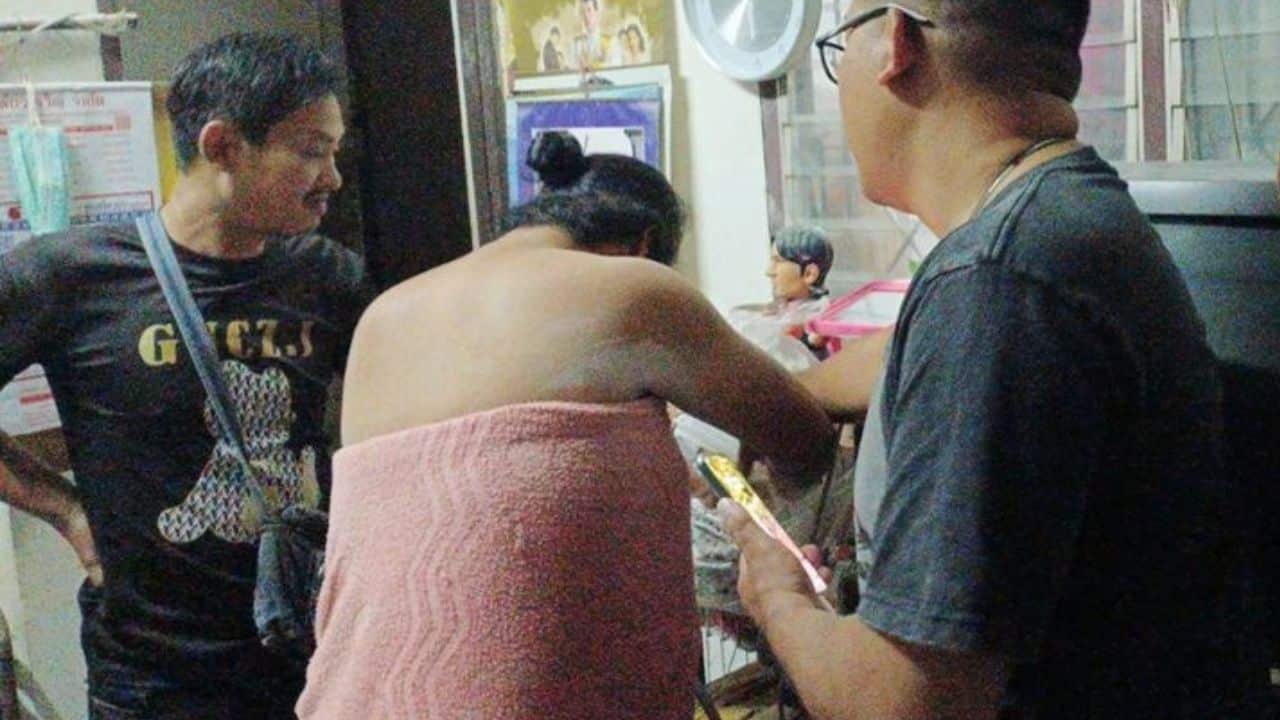 Thai transwoman steals gold