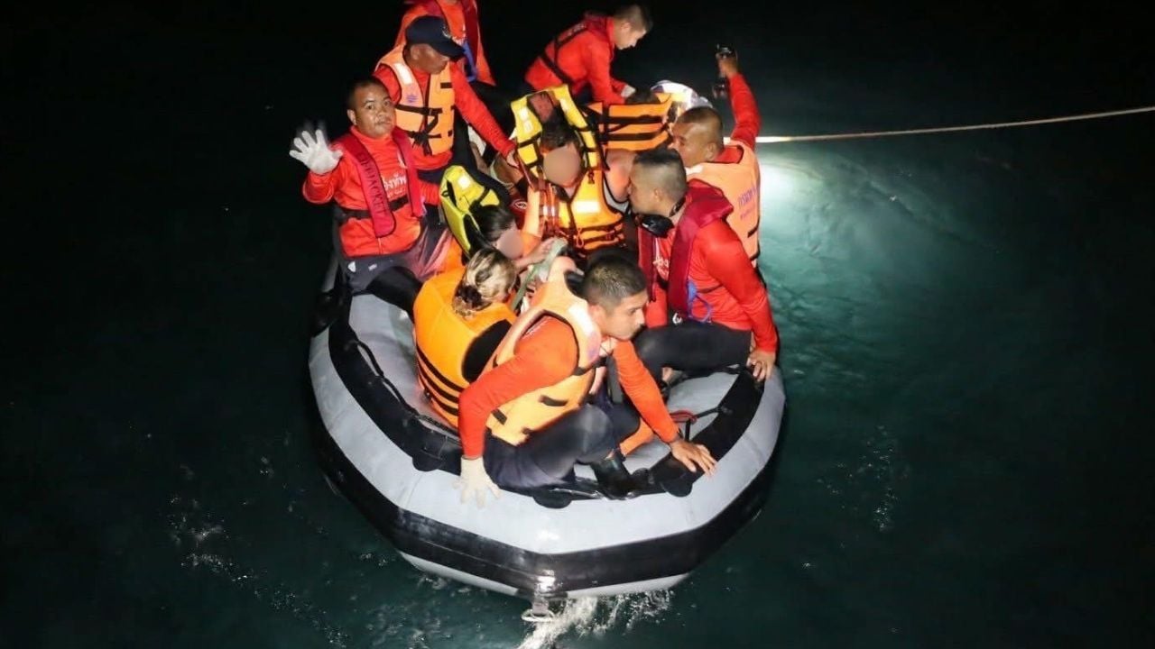 4 foreign tourists rescued after speedboat stranded off Phuket | Thaiger