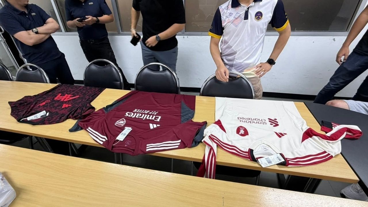 Foreign man steals from mall in Phuket