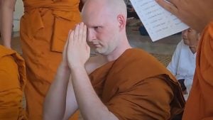 Austrian man joins monkhood in Kalasin to honour Queen Mother | Thaiger