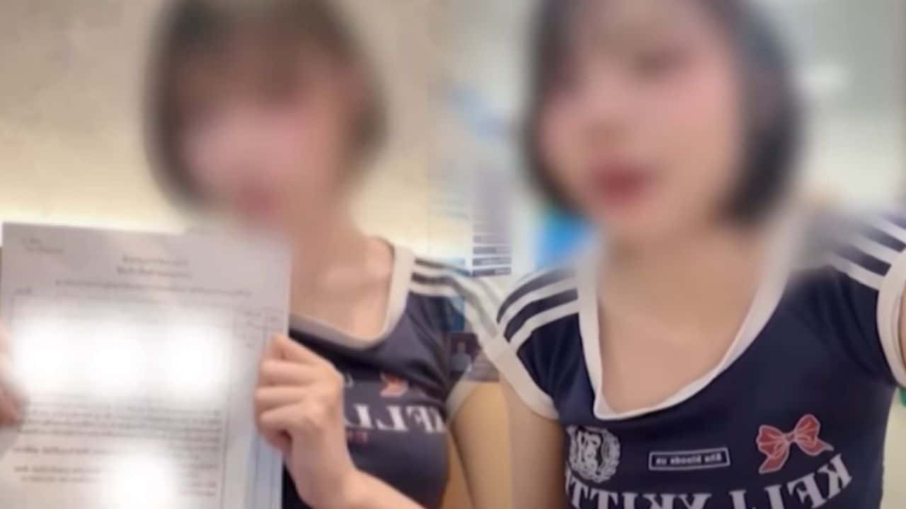 Тайская модель-косплеерша сексуально домогаема в поезде BTS повторным нарушителем